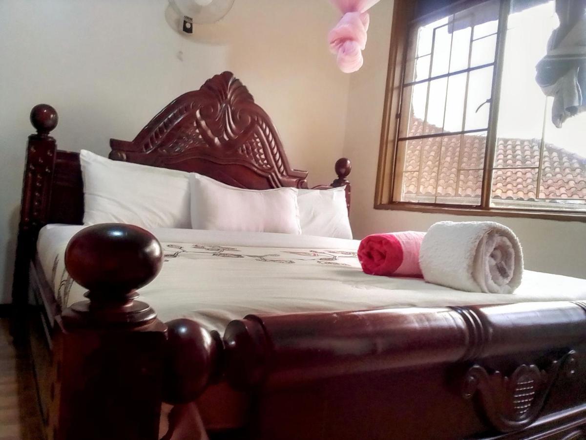 Discovery Courts Hotel Entebbe Exterior foto