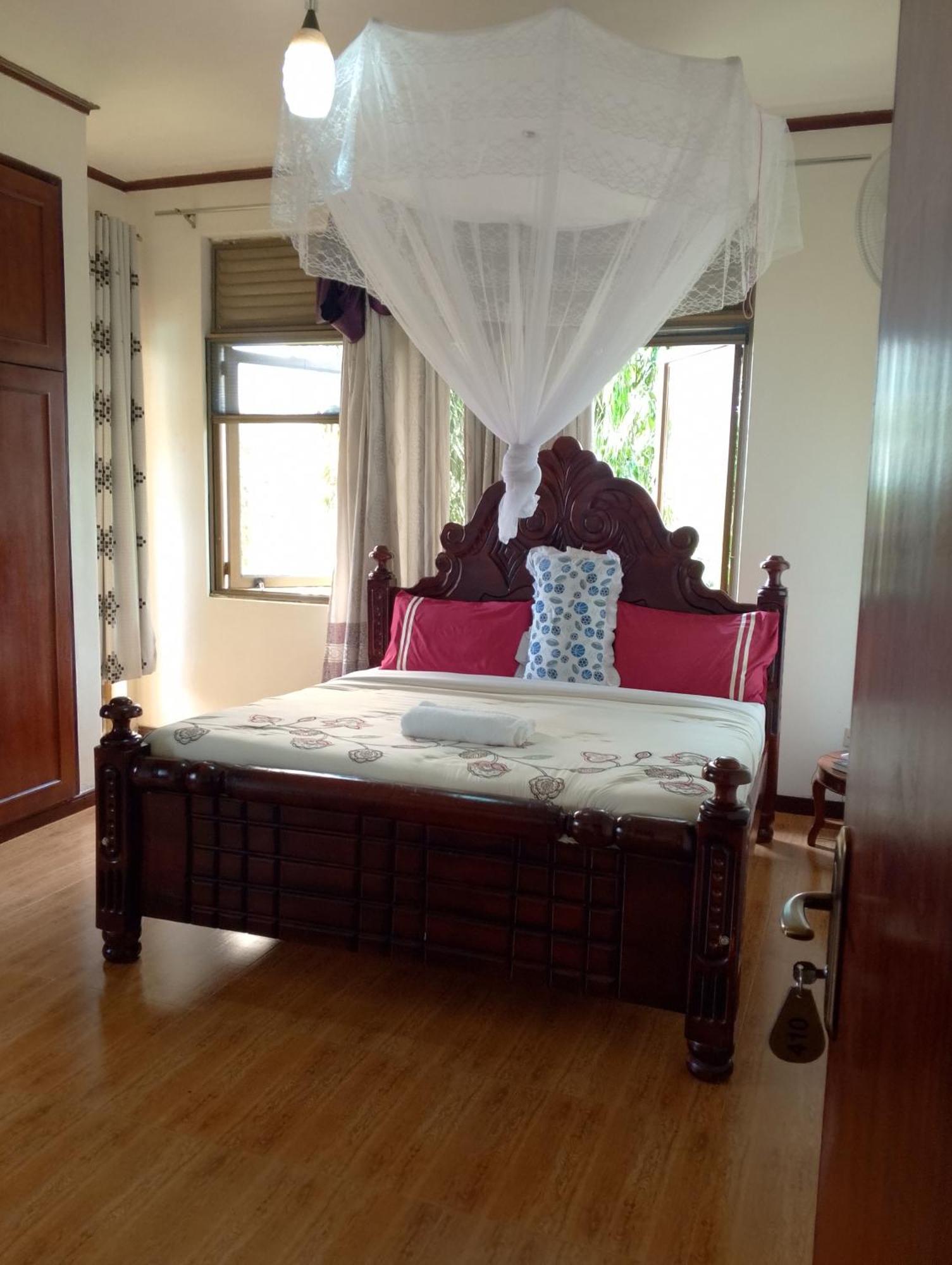 Discovery Courts Hotel Entebbe Exterior foto