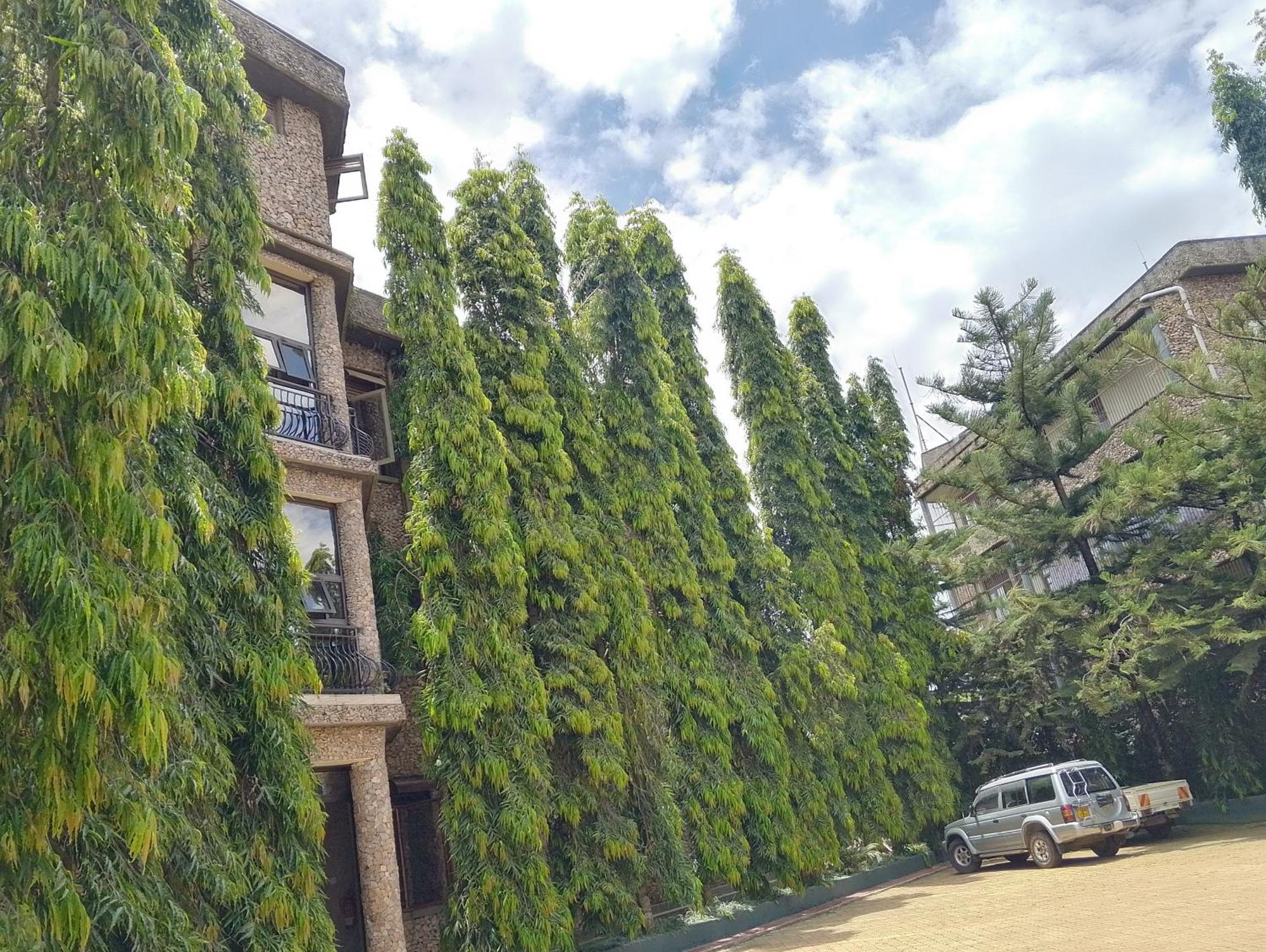 Discovery Courts Hotel Entebbe Exterior foto